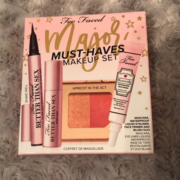 Too Faced Major Must Haves Makeup Set BNIB - Picture 1 of 3